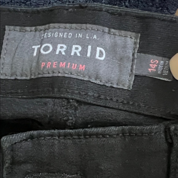 Torrid Women's Black Ripped Skinny Jeans - Picture 2 of 3